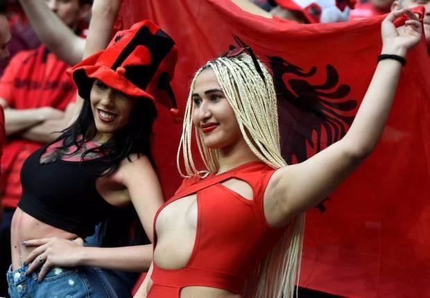 Người Pháp thể hiện tình yêu bóng đá